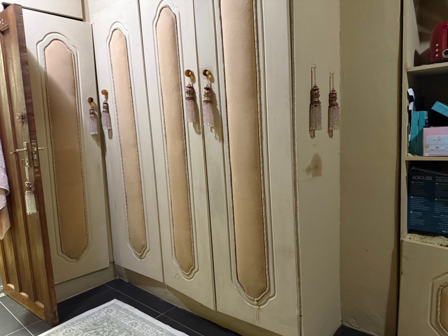 5 Bedroom Property for Sale in Mohadin North West
